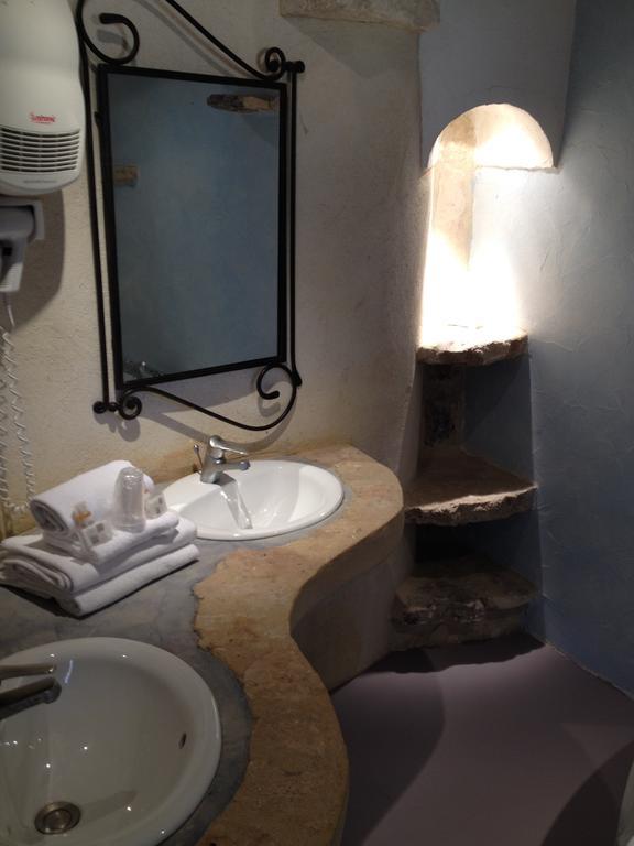 Hotel Lou Caleu Restaurant Le Rocher Des Abeilles Saint-Martin-de-Castillon Bilik gambar