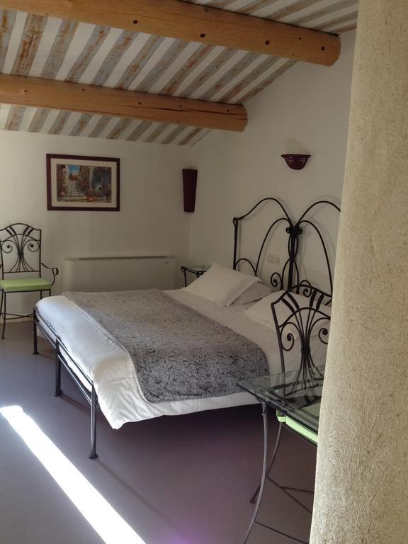 Hotel Lou Caleu Restaurant Le Rocher Des Abeilles Saint-Martin-de-Castillon Bilik gambar