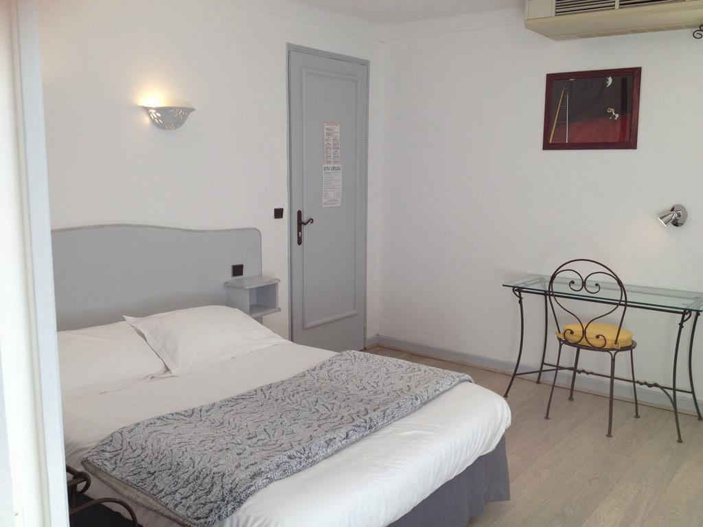 Hotel Lou Caleu Restaurant Le Rocher Des Abeilles Saint-Martin-de-Castillon Bilik gambar