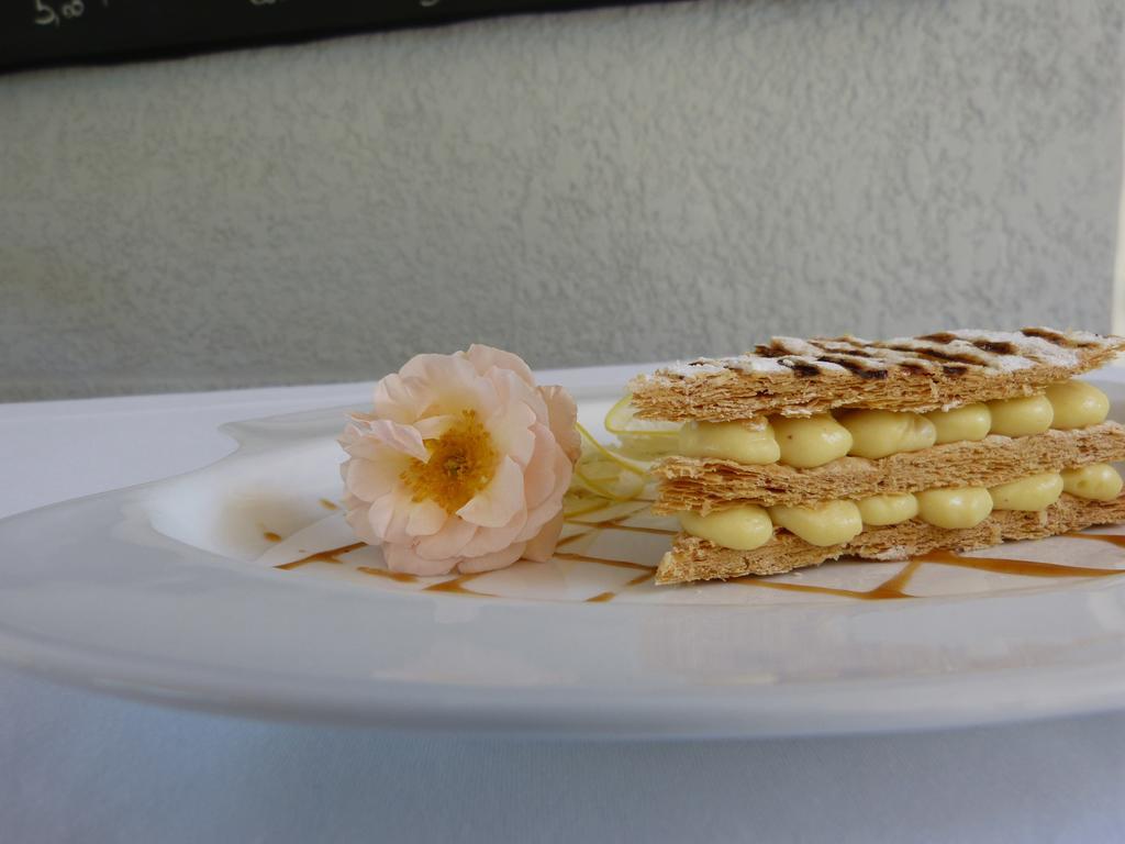 Hotel Lou Caleu Restaurant Le Rocher Des Abeilles Saint-Martin-de-Castillon Luaran gambar